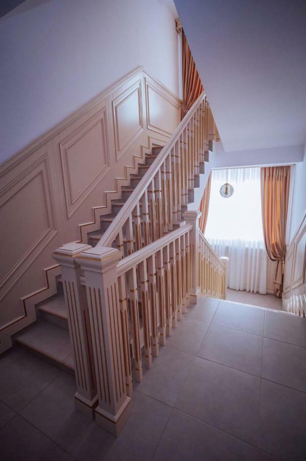 Hotel Glaris Tirgu Frumos Buitenkant foto