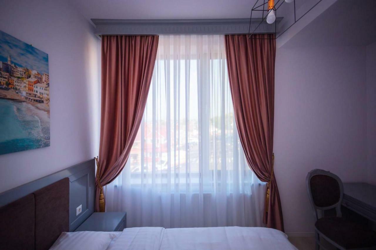 Hotel Glaris Tirgu Frumos Buitenkant foto
