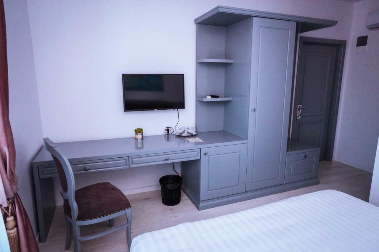 Hotel Glaris Tirgu Frumos Buitenkant foto