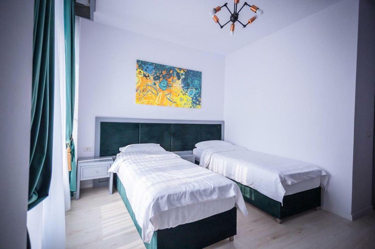 Hotel Glaris Tirgu Frumos Buitenkant foto