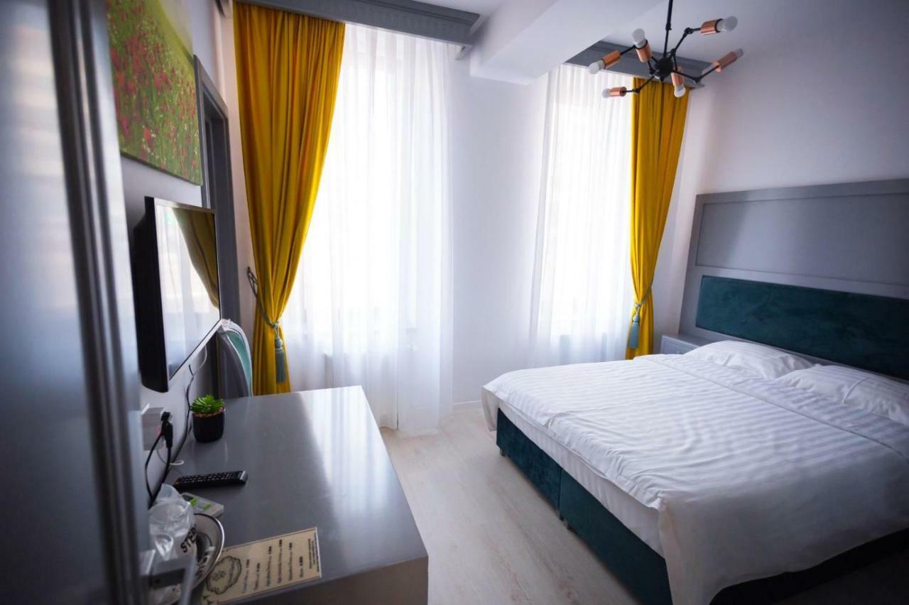 Hotel Glaris Tirgu Frumos Buitenkant foto