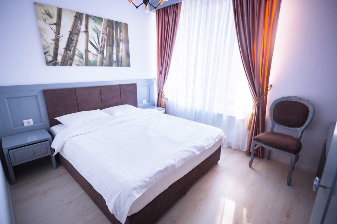 Hotel Glaris Tirgu Frumos Buitenkant foto