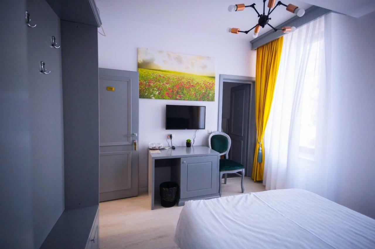 Hotel Glaris Tirgu Frumos Buitenkant foto