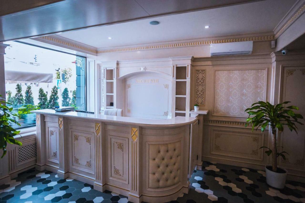 Hotel Glaris Tirgu Frumos Buitenkant foto