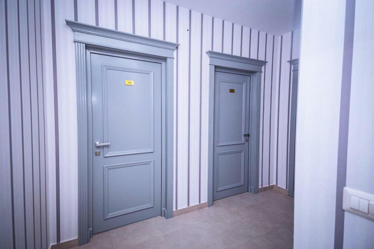Hotel Glaris Tirgu Frumos Buitenkant foto