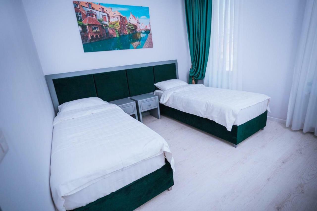 Hotel Glaris Tirgu Frumos Buitenkant foto