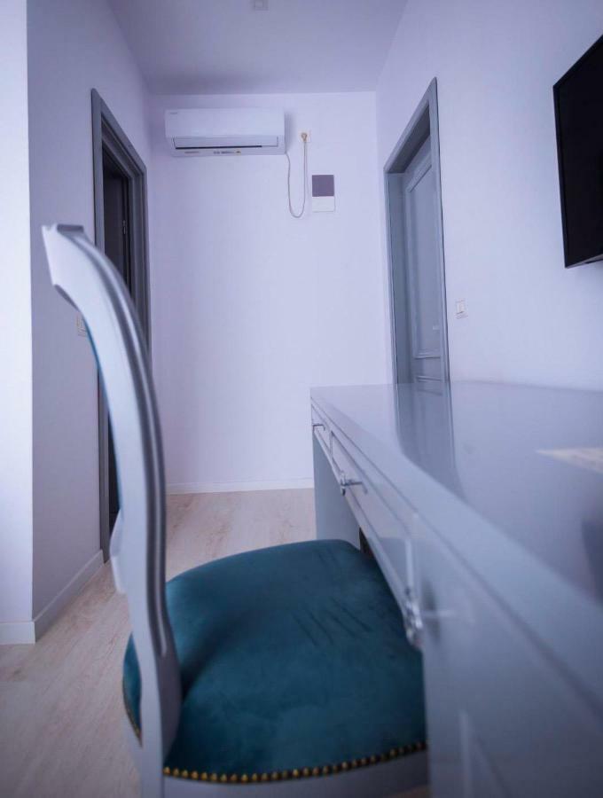 Hotel Glaris Tirgu Frumos Buitenkant foto